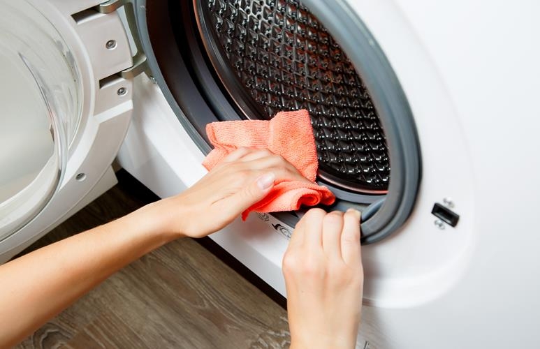 Jak odświeżyć pralkę – domowe sposoby