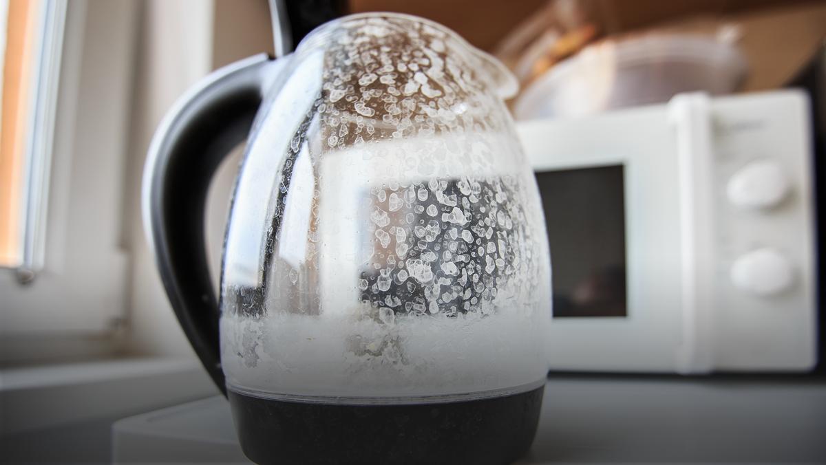 Jak pozbyć się kamienia w czajniku – domowe sposoby